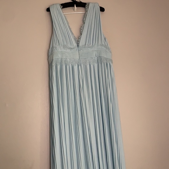 NWT ASOS plus pleated Sleeveless V-neck maxi dress - Picture 3 of 10